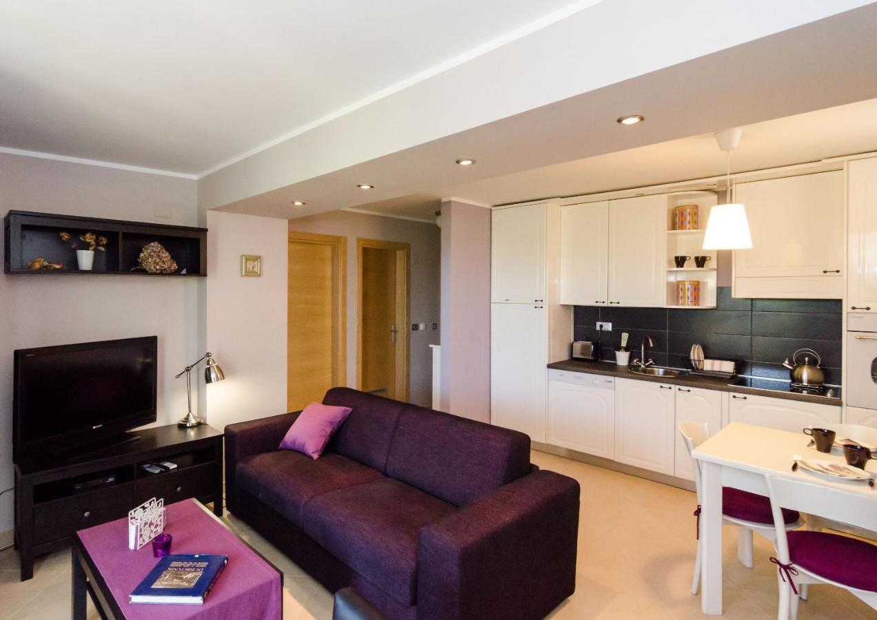 Gaura Apartment *